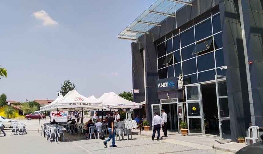 Uşak'ta ulaşım sektöründe çığır açan Orhan Erdoğmuş, vefatının 20'inci yılında saygıyla anıldı