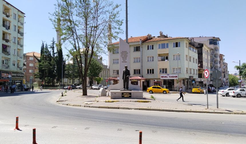 Uşak'ın en eski caddesine acil el atılması gerekiyor!