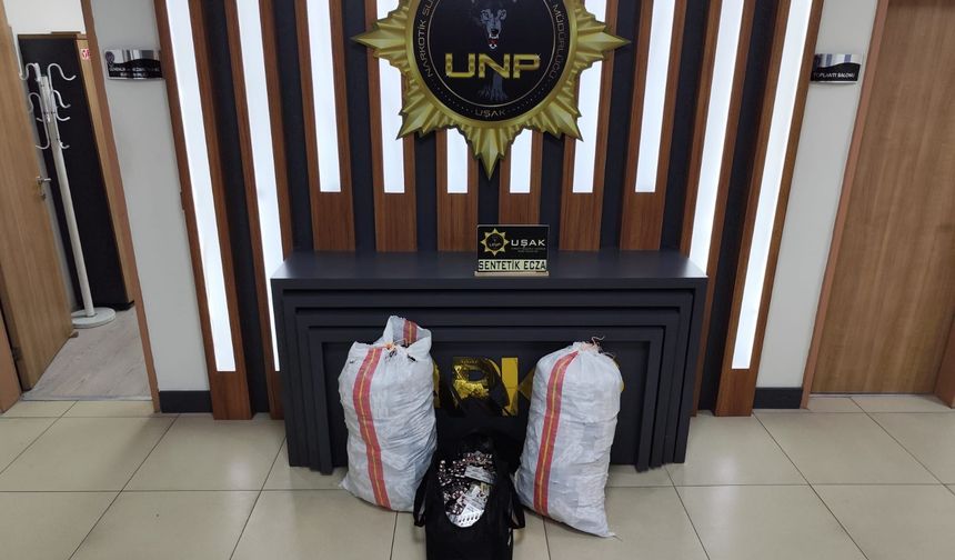 Uşak polisi, 2 çuval ve 1 çanta dolusu zehir yakaladı!