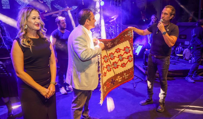 Uşak'ın Eşme ilçesinde Kıraç konserine ilgi gösterildi