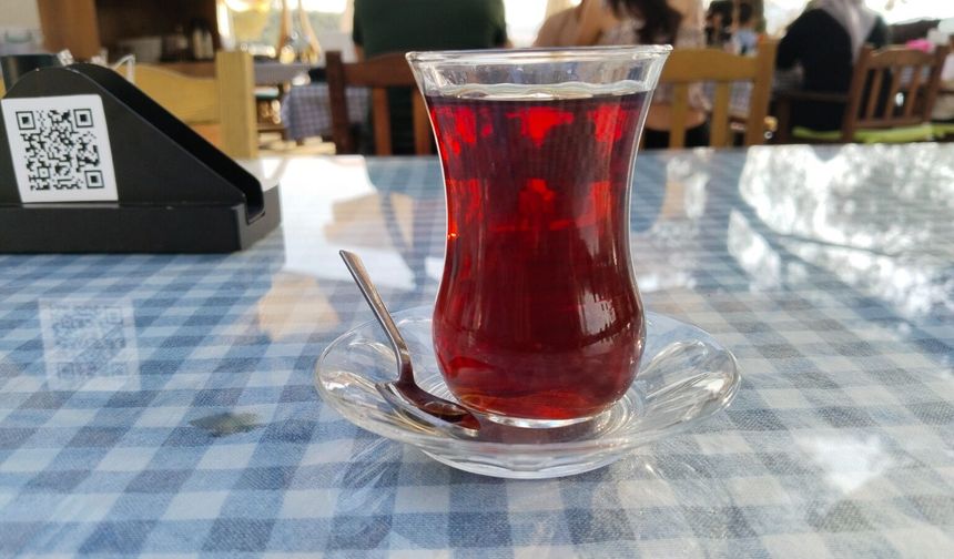 Uşak'ta 15 lira olan 1 bardak çayın fiyatına zam yapıldı