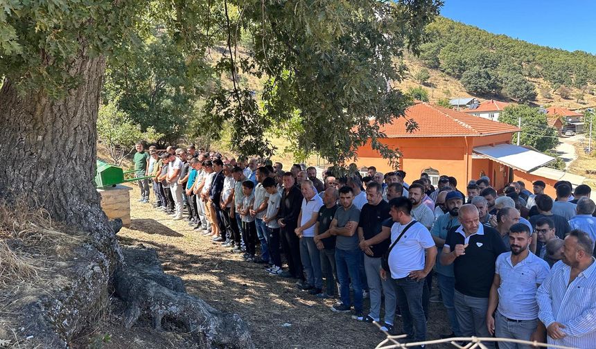 Uşak'ta kamyonunda cansız bulunan Sedat Işık son yolculuğuna uğurlandı