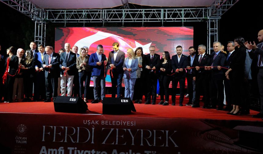 Özgür Özel, koltuk takılan ve adı Ferdi Zeyrek olan 20 yıllık Uşak'taki yatırımı açtı