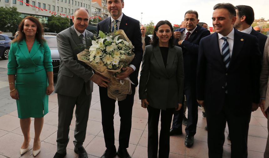 Enerji ve Tabii Kaynaklar Bakanı Bayraktar, Manisa Valilliği'ni ziyaret etti