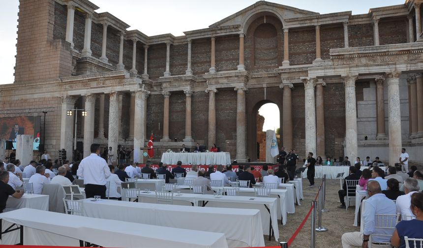 Manisa Büyükşehir Belediye Meclisi Sardes Antik Kenti'nde toplandı