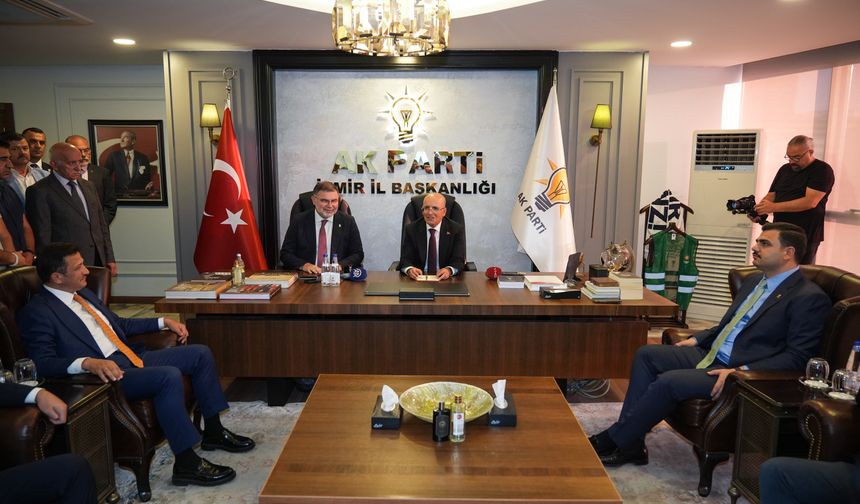 Hazine ve Maliye Bakanı Mehmet Şimşek İzmir'de ziyaretlerde bulundu