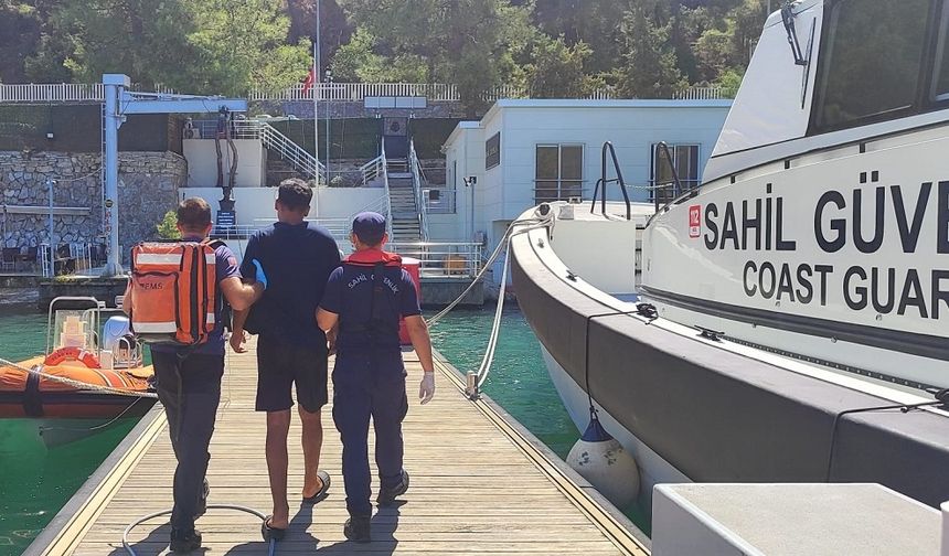 Fethiye'de gezi teknesinde rahatsızlanan kişiye tıbbi tahliye