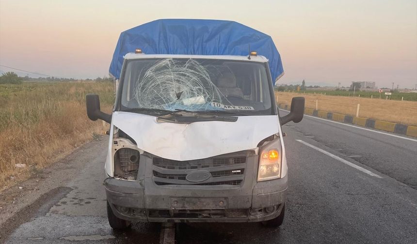 Alaşehir ve Salihli yolu üzerindeki bisikletli Atakan Güngör, trafik kazası sonucu hayatını kaybetti