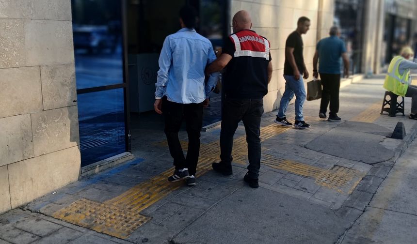 İzmir'de DEAŞ propagandası yapan 2 şüpheli yakalandı