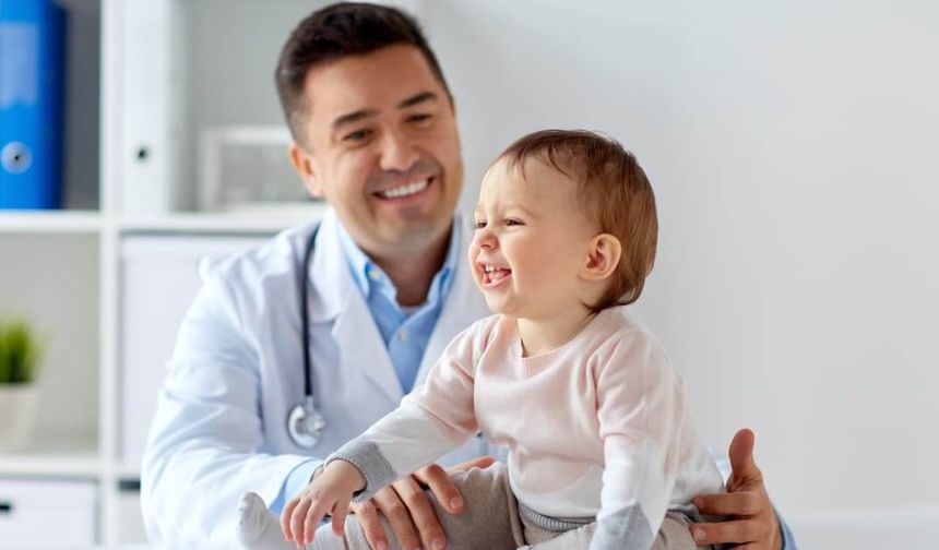 İzmir'de pediatrist ve aile hekimleri, çocuk sağlığında işbirliği için buluştu
