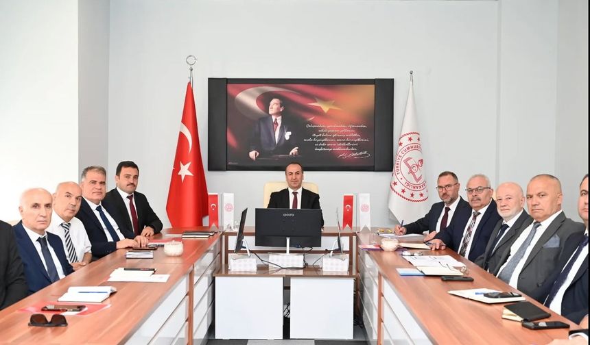 Uşak'taki okulların ve çalışmaların genel durumu masaya yatırıldı