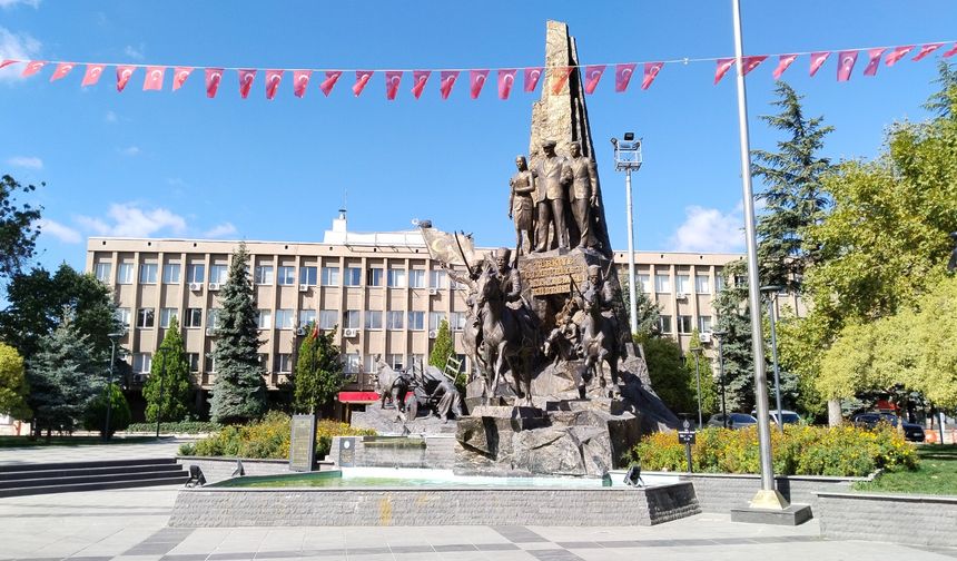 Uşak'a çağ atlatmak için evini ve fabrikasını ipotek ettirdi!
