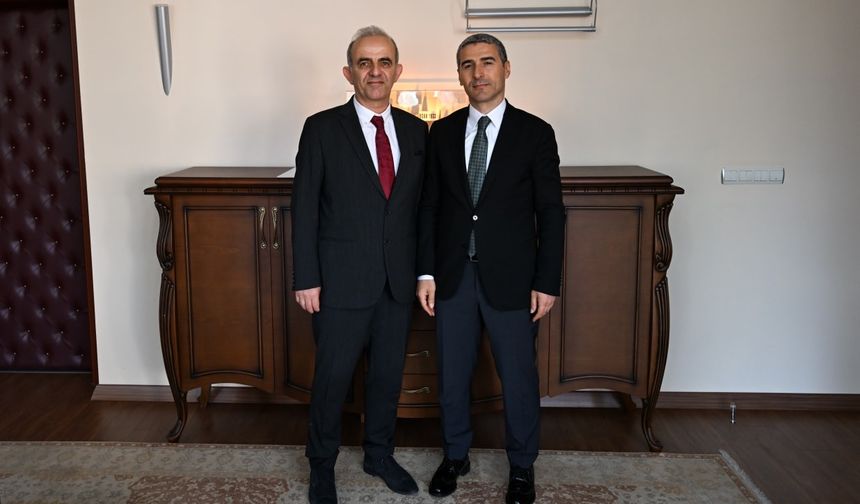 Uşak İl Sağlık Müdürlüğü'nden istifa eden Mollahüseyinoğlu, Vali Aktaş'a veda etti