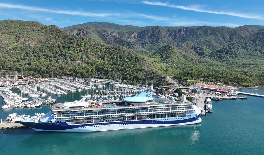 Marmaris'e kruvaziyer ile 1736 turist geldi!