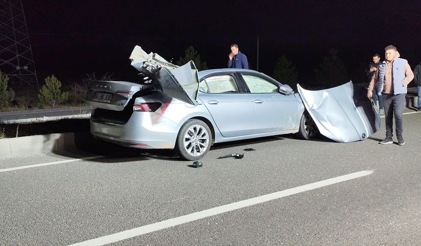 Kütahya'da otomobil ile kamyon çarpıştı, sürücü öldü!