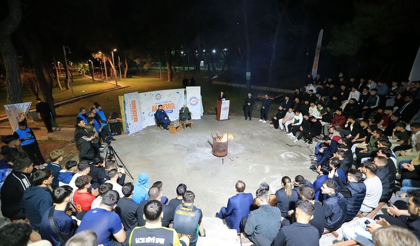 AK Parti Genel Başkan Yardımcısı Kaya, Manisa'da gençlerle buluştu