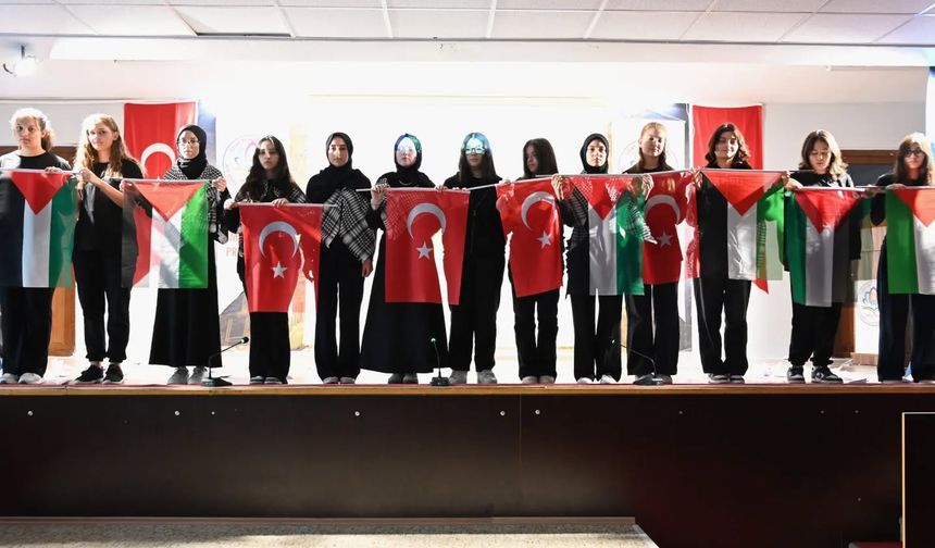Uşak Fevzi Çakmaz Kız İHL öğrencileri Gazze'deki dramı gözler önüne serdi