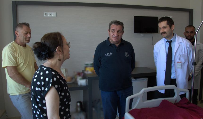 Uşak Eğitim ve Araştırma Palyatif Servisi'nde yatan hastaları ziyaret etti
