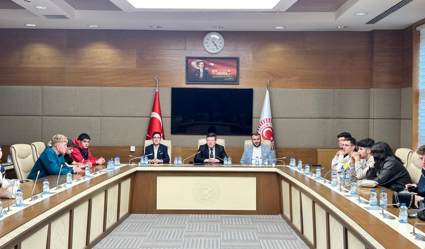 Uşak Lisesi 12'inci sınıf öğrencileri TBMM'yi ziyaret ettiler