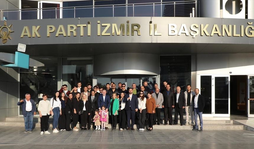 AK Partili Saygılı'dan Türkmen vatandaşlara rozet