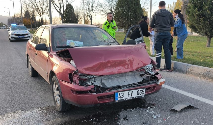 Kütahya'daki kazada 1'i bebek 3 kişi yaralandı