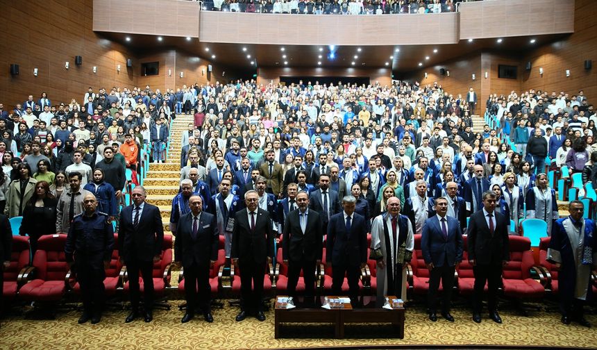 AK Partili Kasapoğlu, Uşak'ta akademik yıl açılışında konuştu