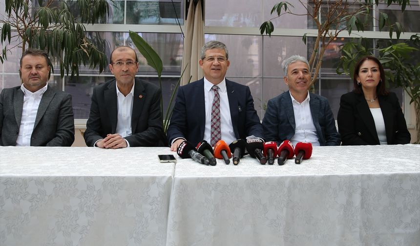 Denizli'de AK Parti kent yatırımları hakkında bilgilendirdi