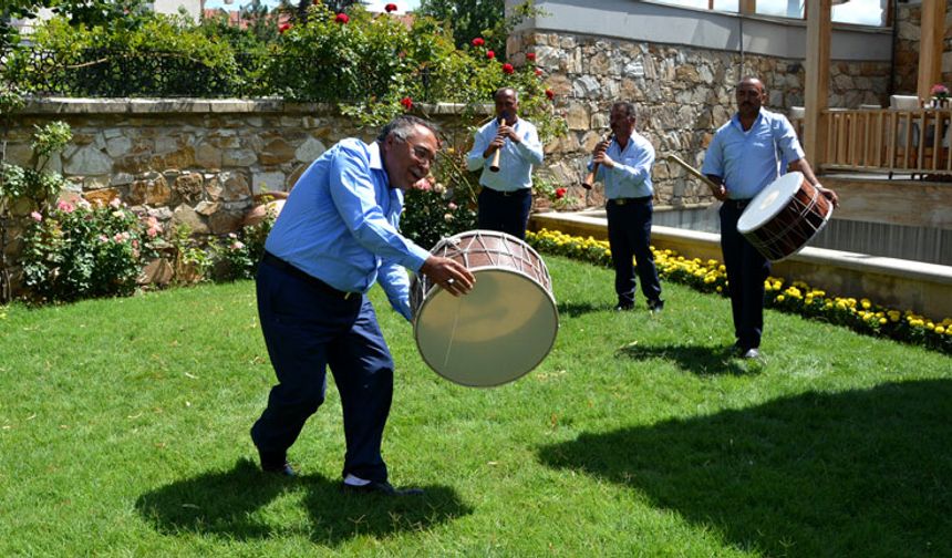 Davulun efsanesi Adem Göçer, Kaman Çarşı Camii'nde son yolculuğuna uğurlandı
