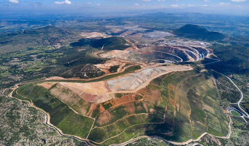 Uşak'taki altın madenin Genel Müdürü Mehmet Yılmaz, ÇED sürecini yumuşatan kararın dünya ile paralel olduğunu ifade etti