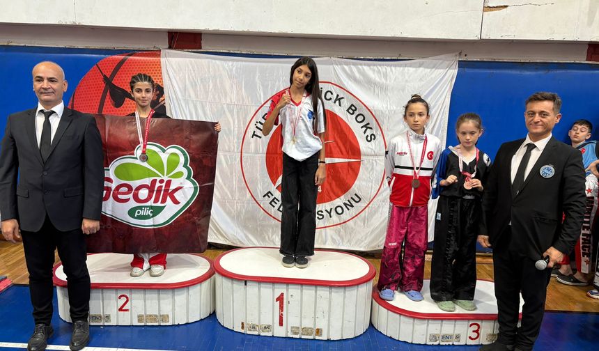 Uşak Eşmeli sporcular Bolu'dan dereceler elde ederek döndüler