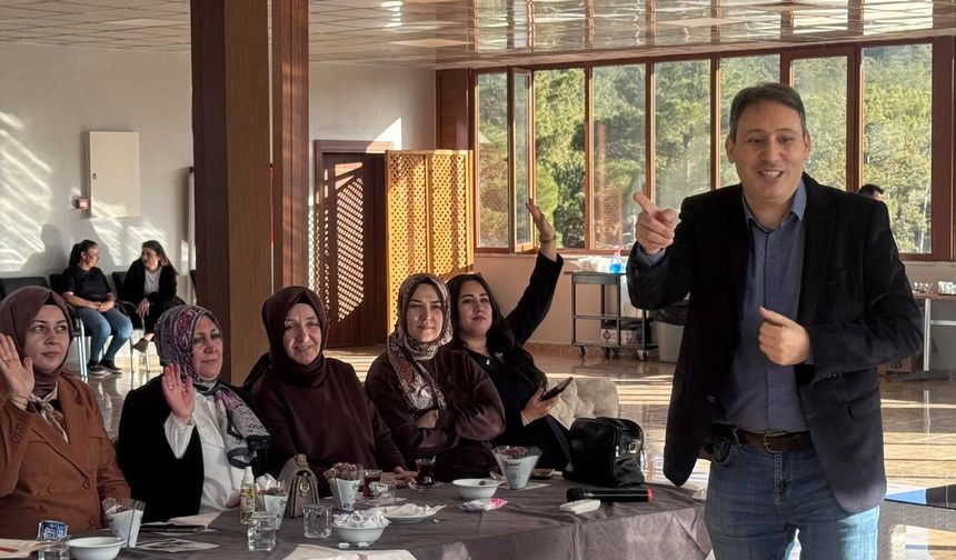 Uşak AK Parti İl Kadın Kolları üyeleri, Hamamboğazı'nda istişare kampına katıldı