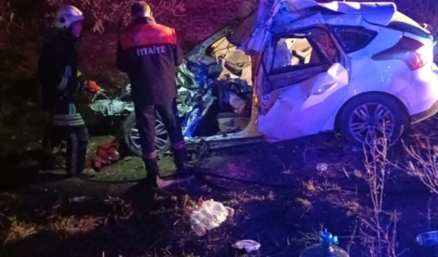 Afyonkarahisar'da beton mikseriyle otomobil çarpıştı; 1 ölü !