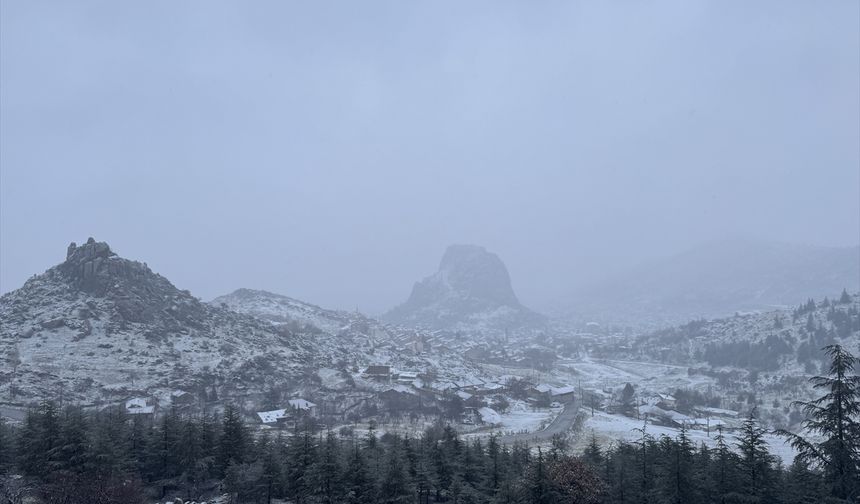 Afyonkarahisar beyazla süsleniyor