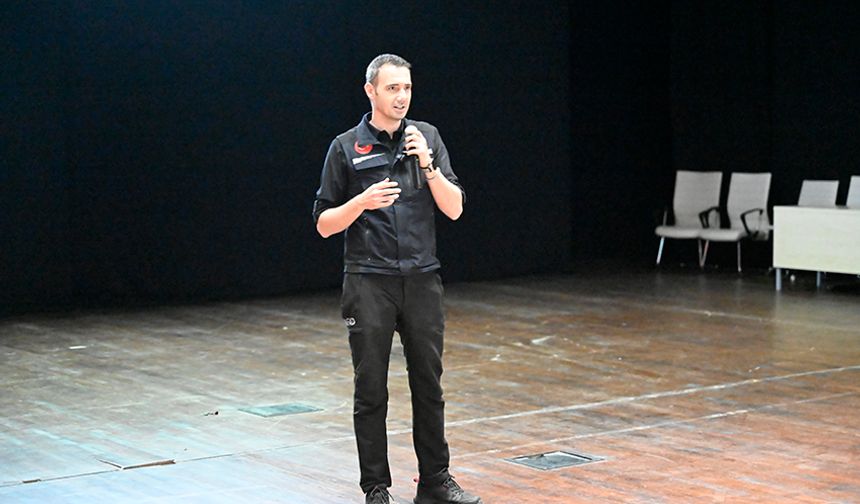 Uşak Üniversitesi'nde deprem farkındalık eğitimi