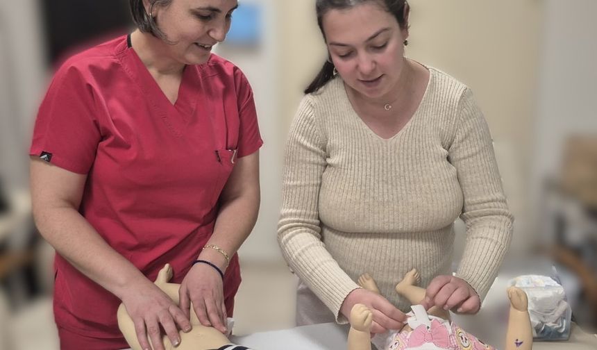Uşak Eğitim ve Araştırma Hastanesi'nde doğumdan önce annelik eğitimi