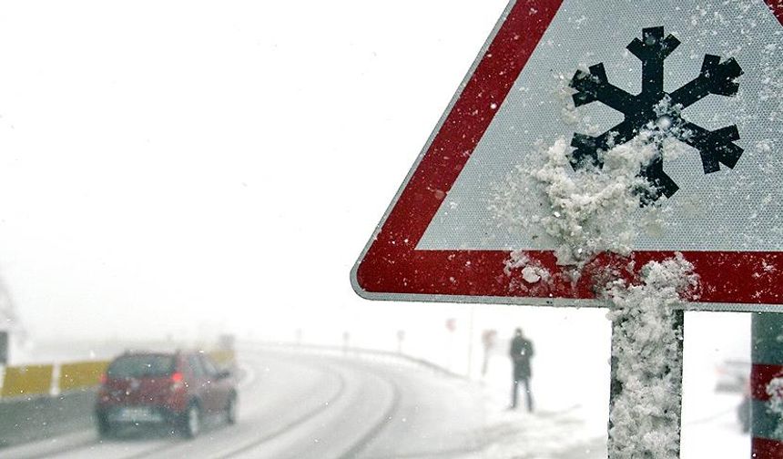 Uşaklı sürücülere karlı havada araç kullanımı için hayati uyarı!