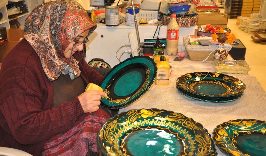 Kütahya Çiniciler Çarşısı’nda çini yapımı!