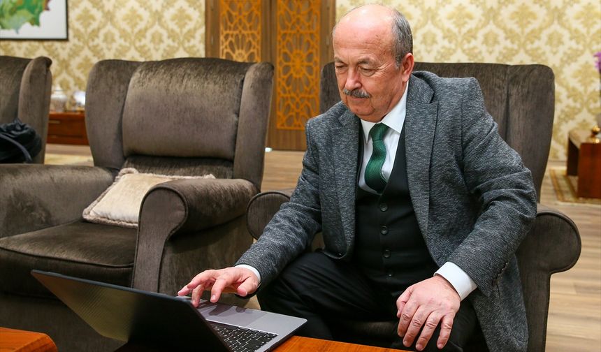 Uşak Üniversitesi Rektörü Demir, "Yılın Kareleri"ni oyladı