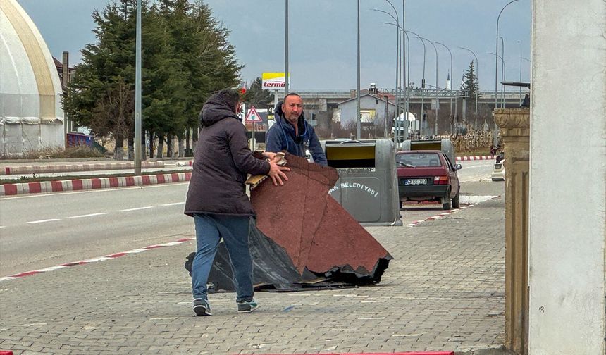 Uşak'ı fırtına vurdu !