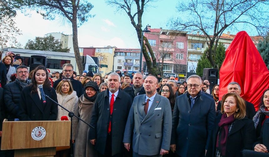 Uşak'ta heykel değil hizmet bekleniyor!