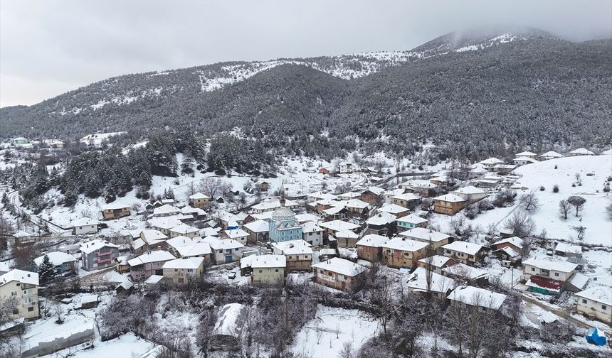 Uşak'ın yüksek kesimleri beyaza büründü