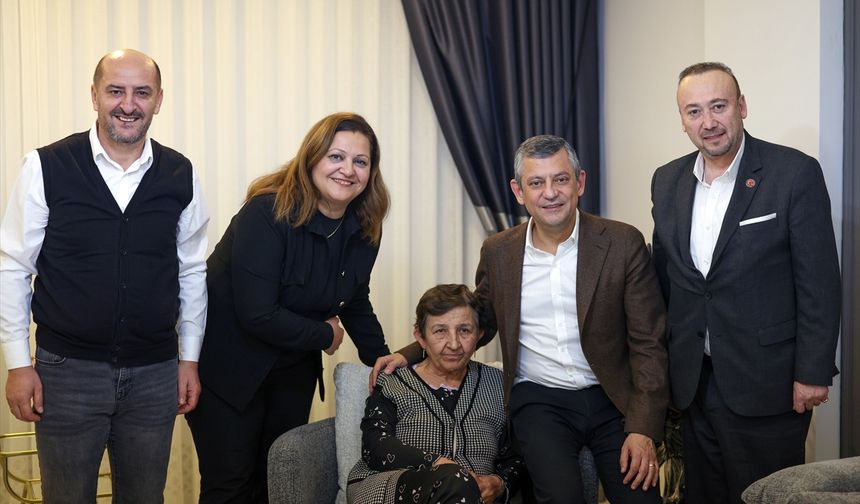 CHP Genel Başkanı Özel'in Burcu Köksal'ın annesine ziyaretine Özkan Yalım'da katıldı!
