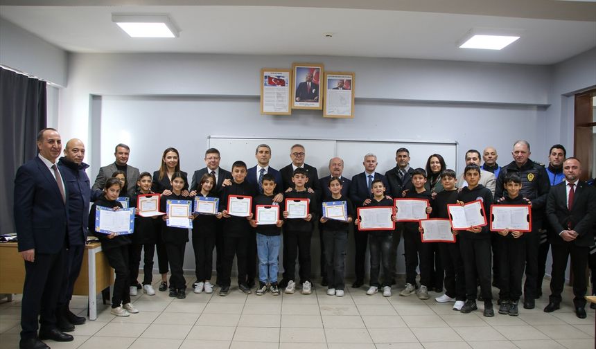 Uşak'ta 63 bin 453 öğrenci karne sevinci yaşadı!