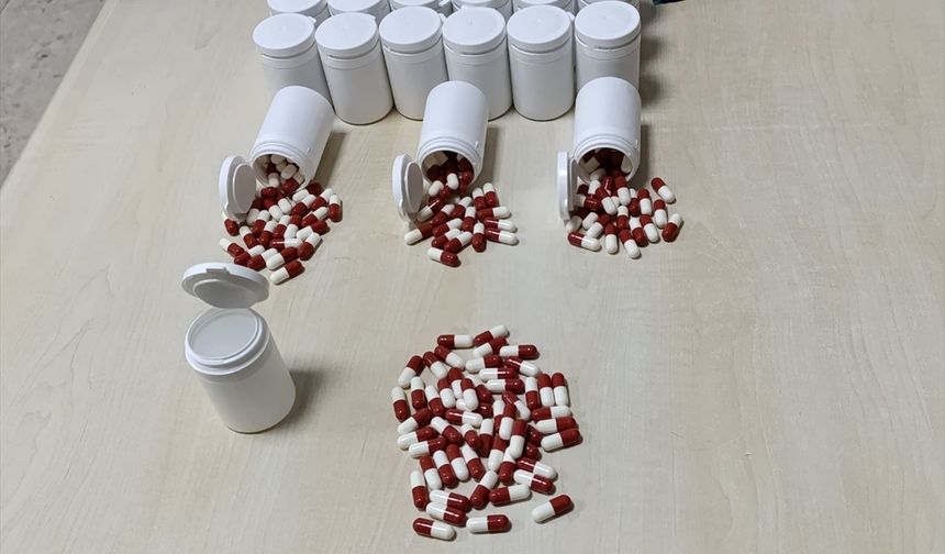 Salihli'de yasaklı madde taşıyan 2 kişi tutuklandı