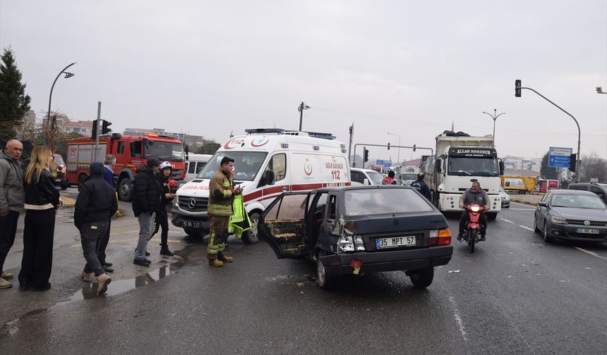 Turgutlu'da yolcu otobüsü kazaya karıştı; 2 yaralı!