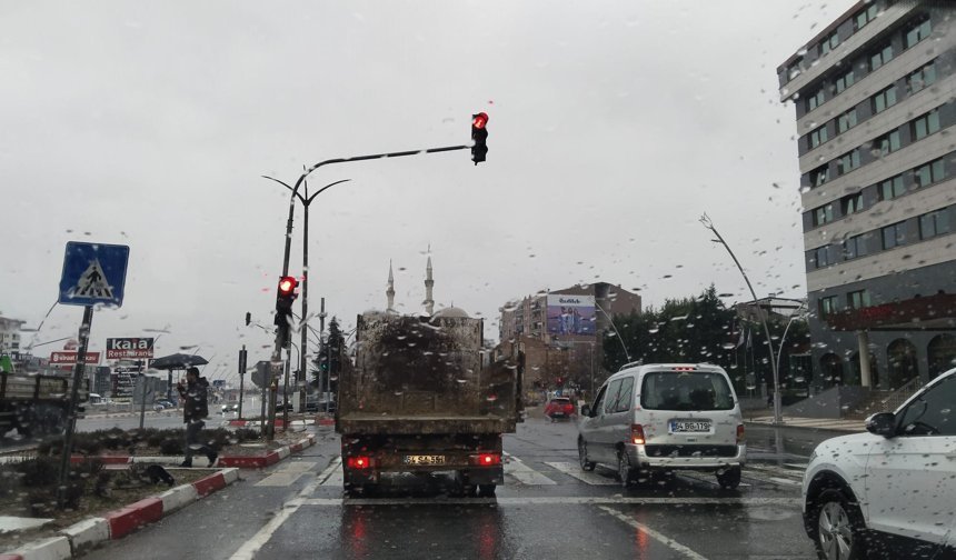 Uşak'ta mevsim normallerinde ve yağmurlu hava devam edecek!