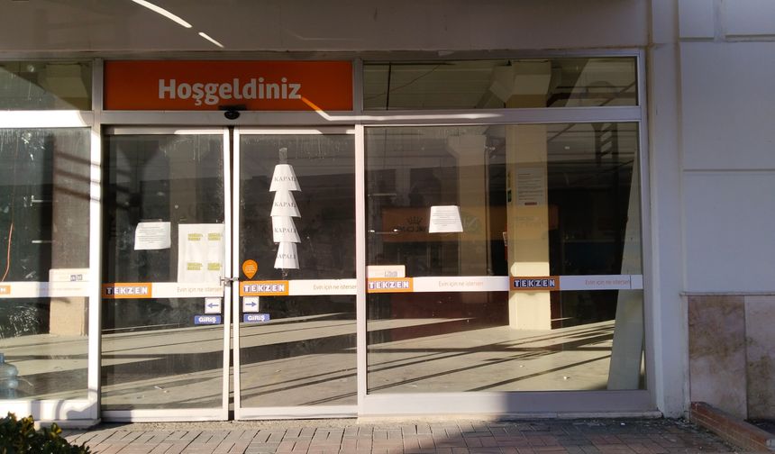 Yapı market devinin Uşak Festiva'daki mağazası da kapandı