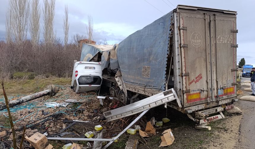 Çarık Köyü Kavşağında tır kontrolden çıktı !