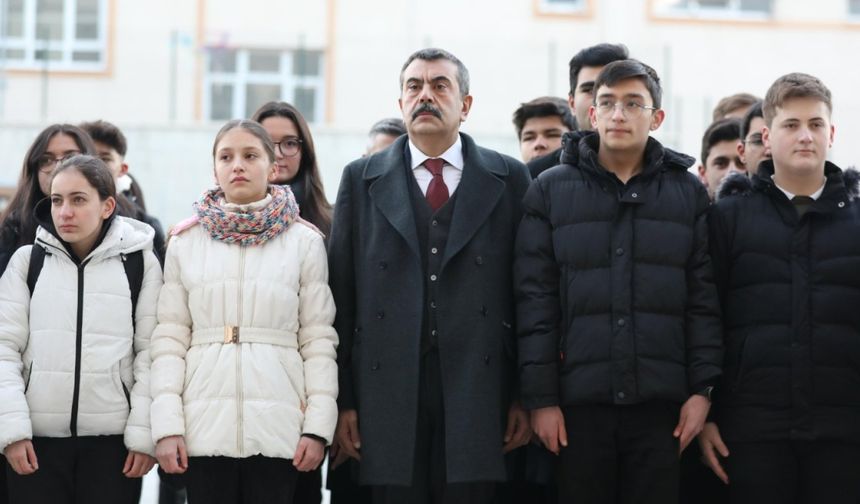 Uşak'ta yarın okullarda 6 Şubat depremi şehitleri için saygı duruşu yapılacak