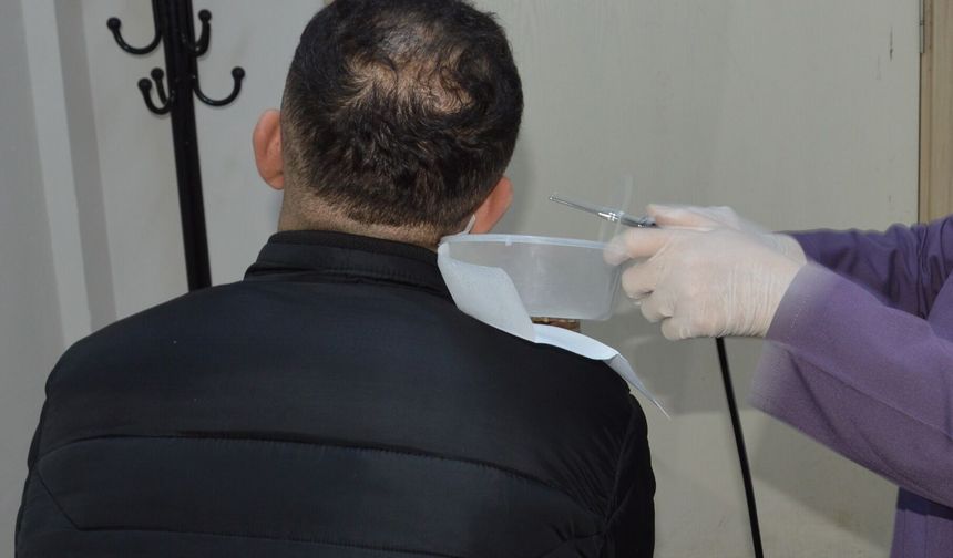 Uşak Eğitim ve Araştırma Hastanesi'nde kulak yıkama işlemleri yeni cihazla yapılıyor